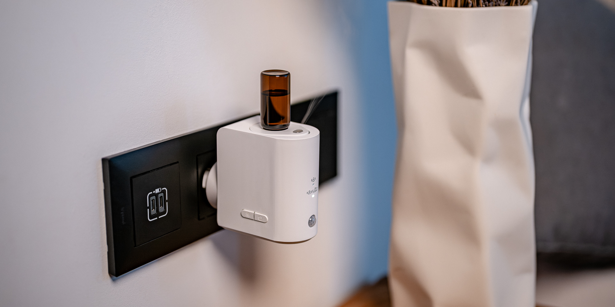 width=100% Dyfuzor olejków, aromatyzer zapachowy z czujnikiem ruchu Humanas Home Spirit - biały